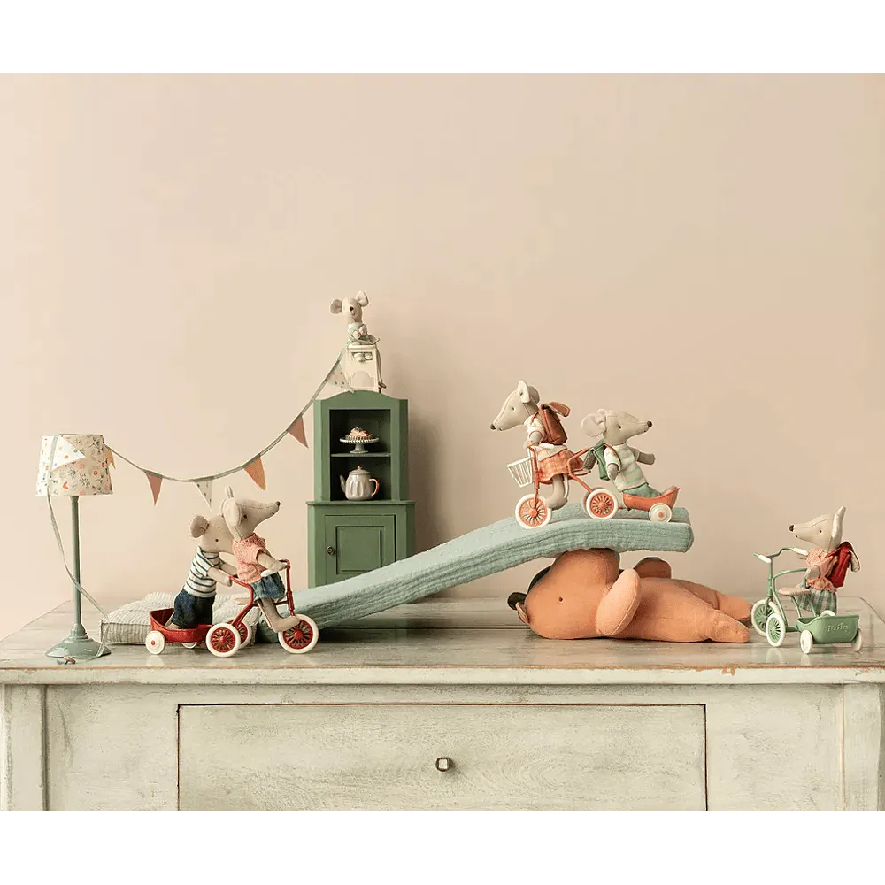 Maileg: Tricycle Basket - Mouse (White)