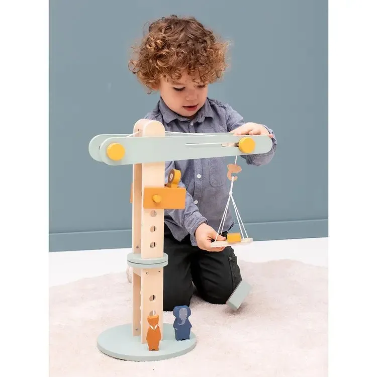 Trixie: Wooden construction crane