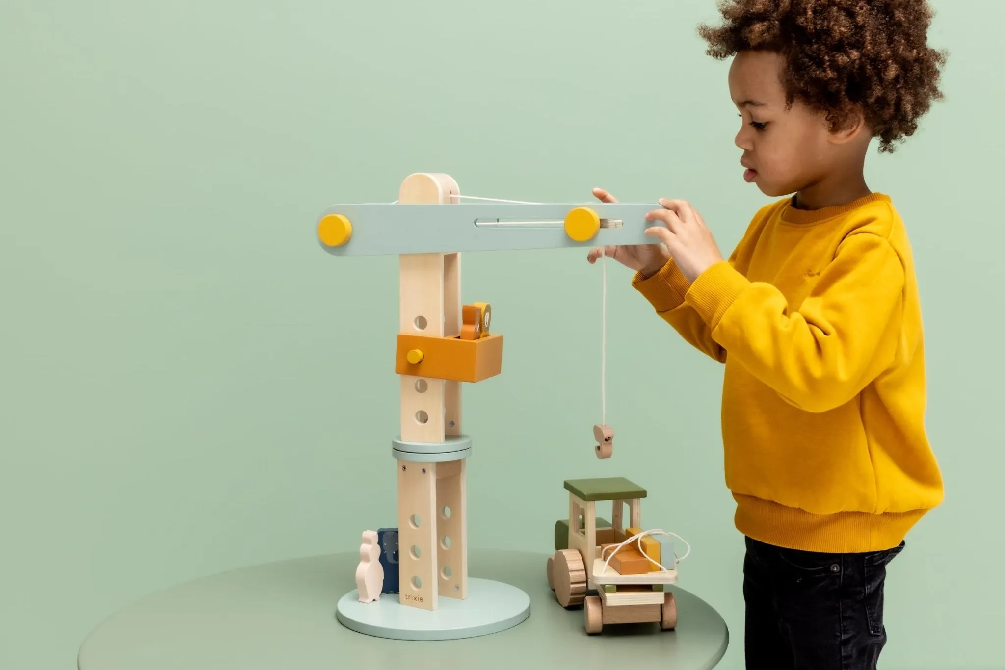 Trixie: Wooden construction crane